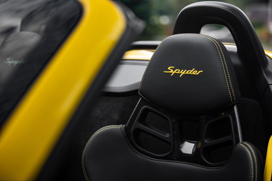 Детали интерьера Porsche 718 Spyder (982) 2019 года  (WW) (фото 203 из 318)